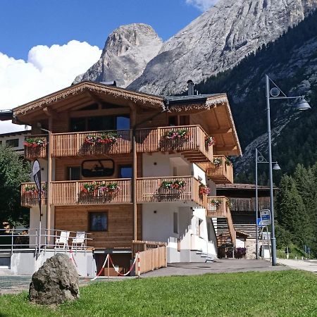 Piccola Cesa B&B Canazei Bagian luar foto